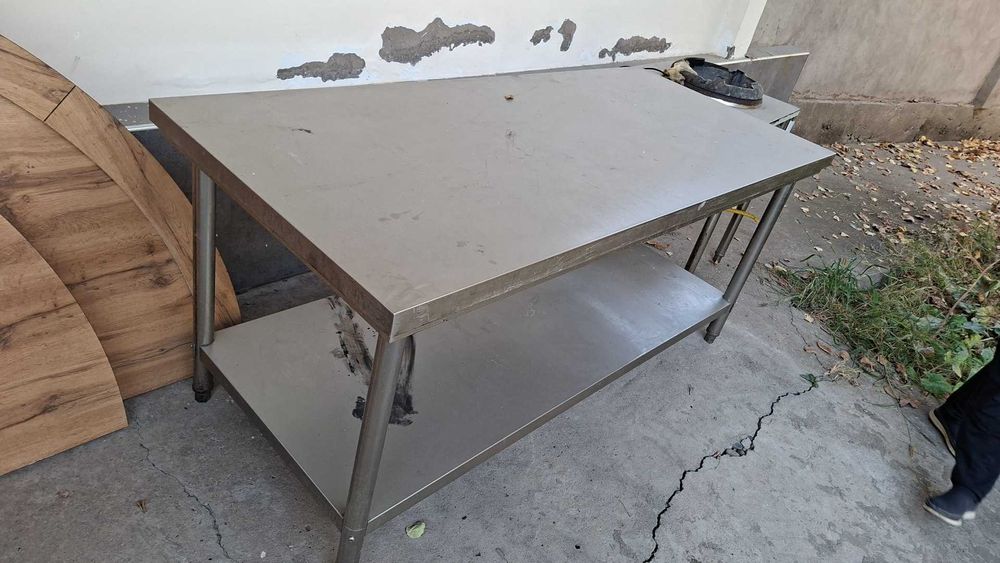 Нержавеющий стол для кухни — отличное состояние!
