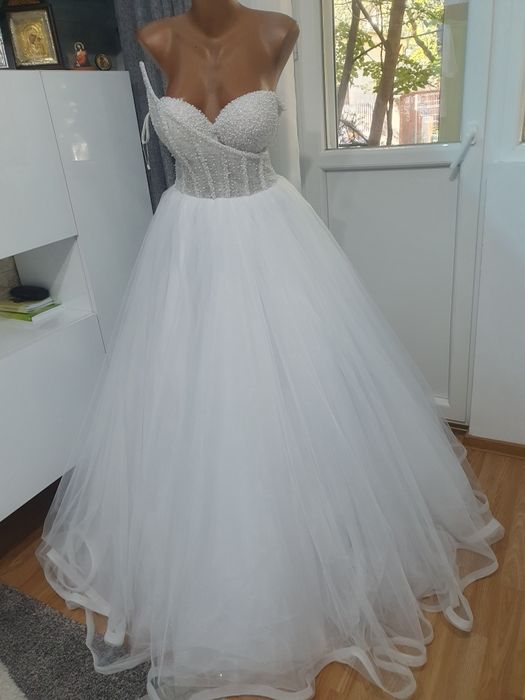 Rochie mireasa , tip prințesă .Arata impecabil!!