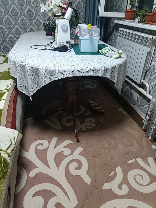 продам срочно стол обеденный