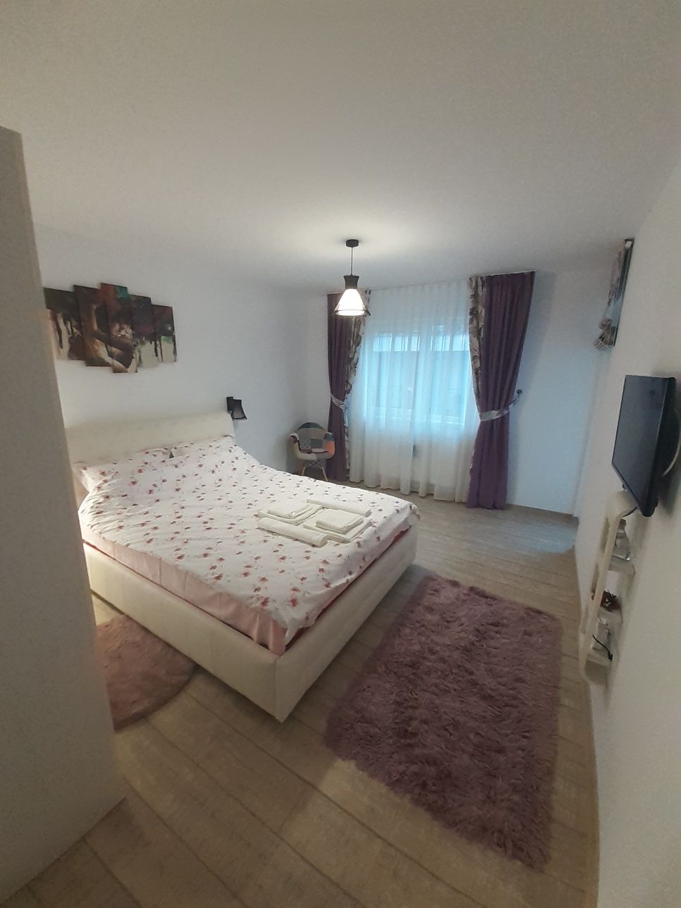 Inchiriez apartament