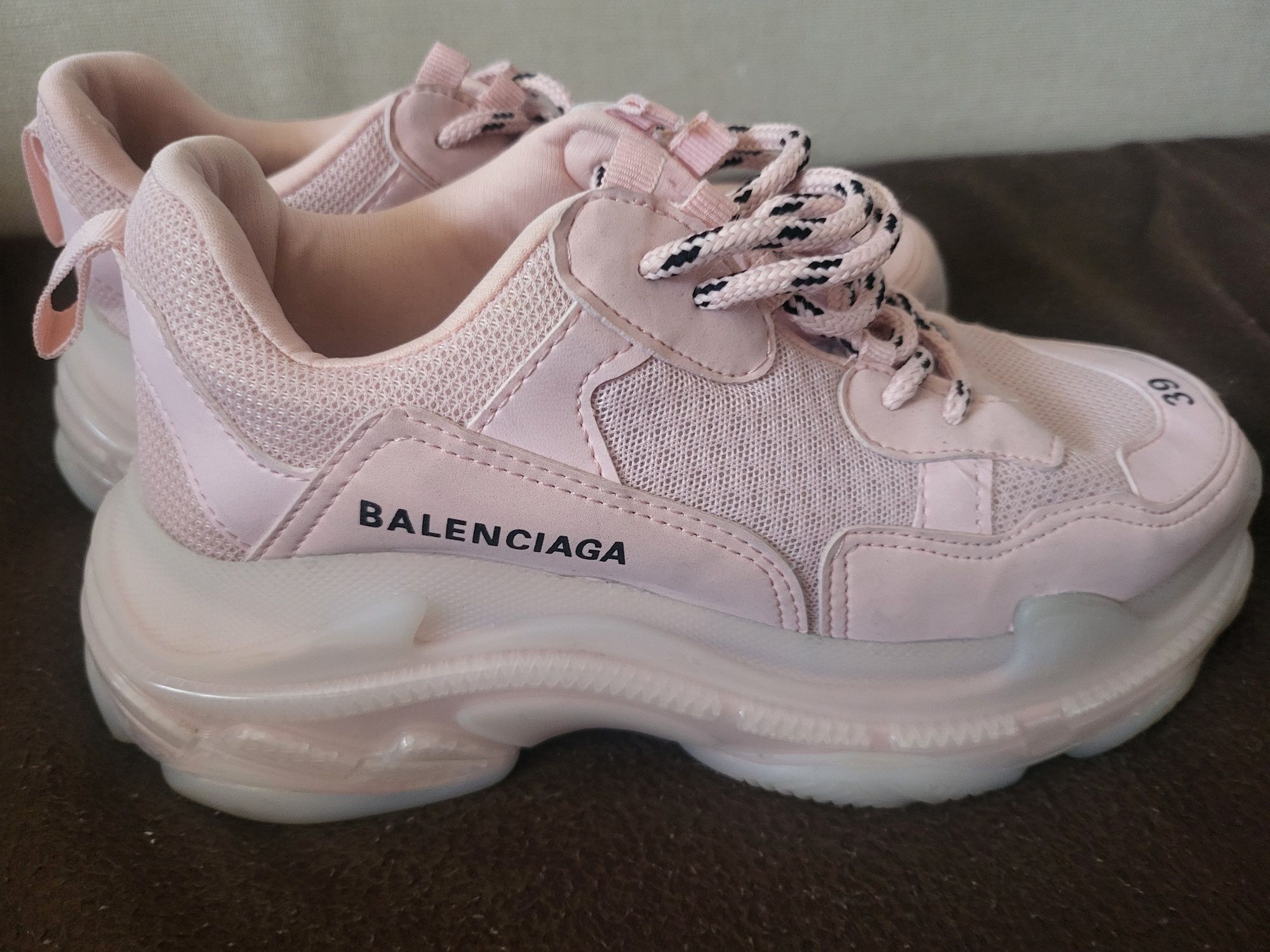 Balenciaga ca noi