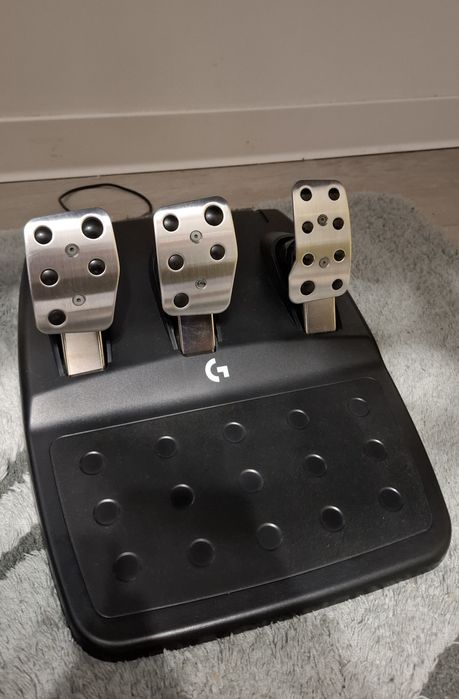 Vând Volan Logitech G923 Pc/ Xbox Series + Schimbător original 6+1
