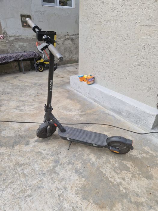 vând trotineta  electrica Xiaomi gen 5