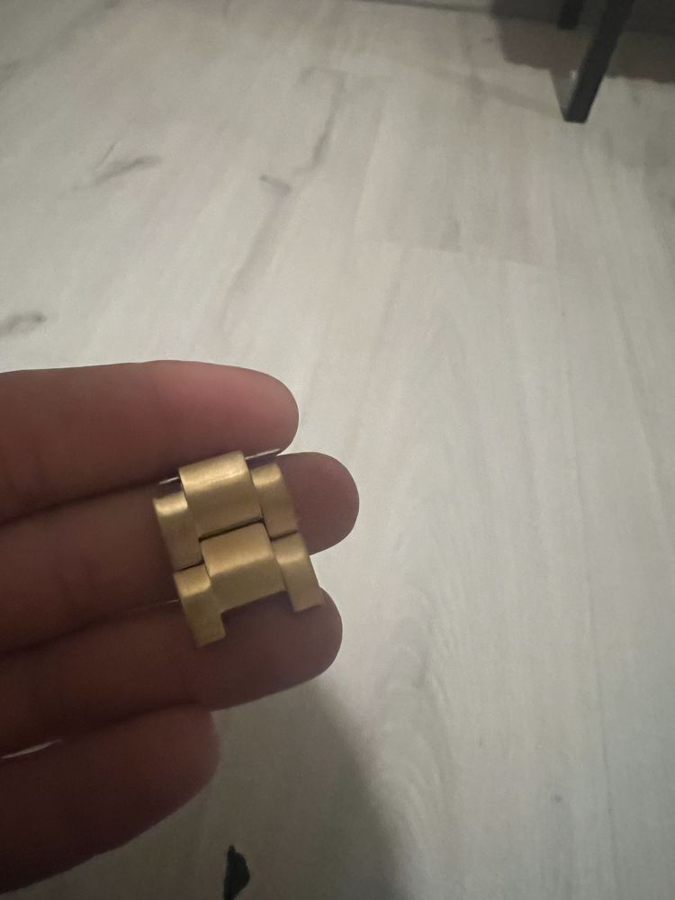 Часовник fossil златист
