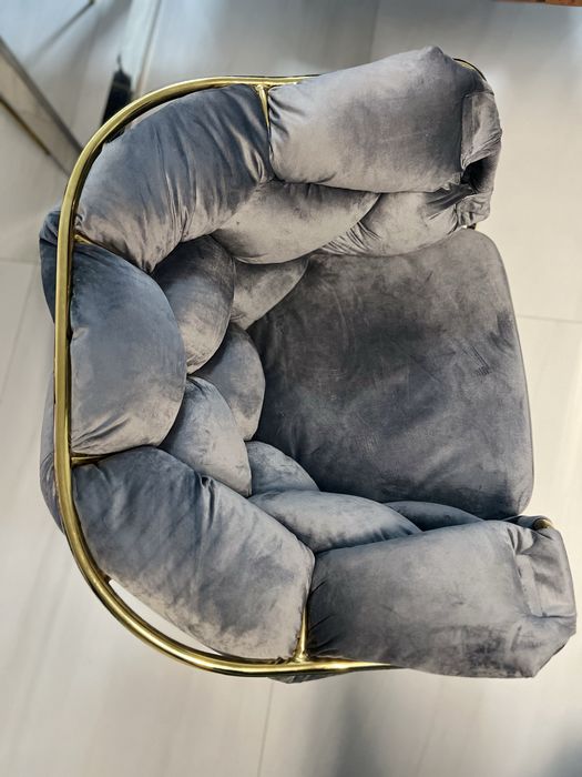 Vând scaun modern gri/auriu