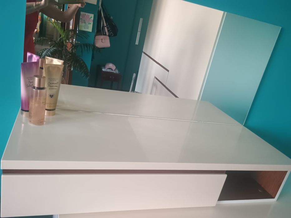 Тоалетка за стена от МДФ