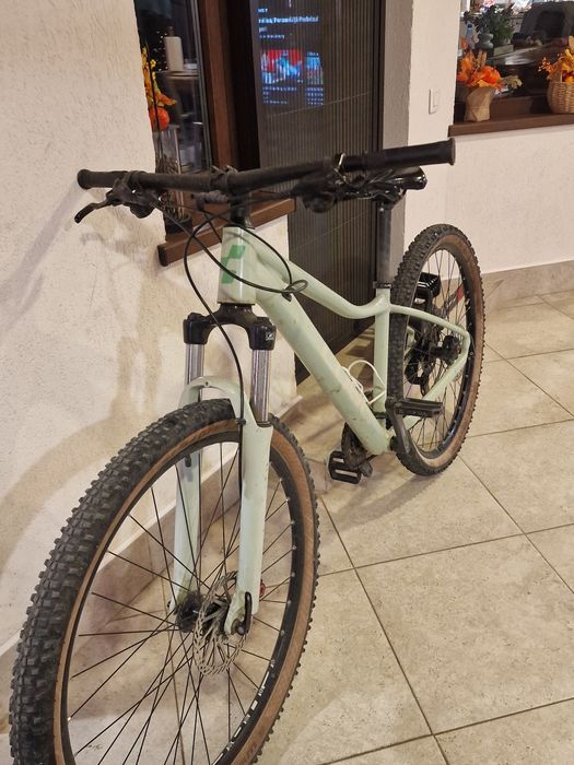 Vând bicicleta cube