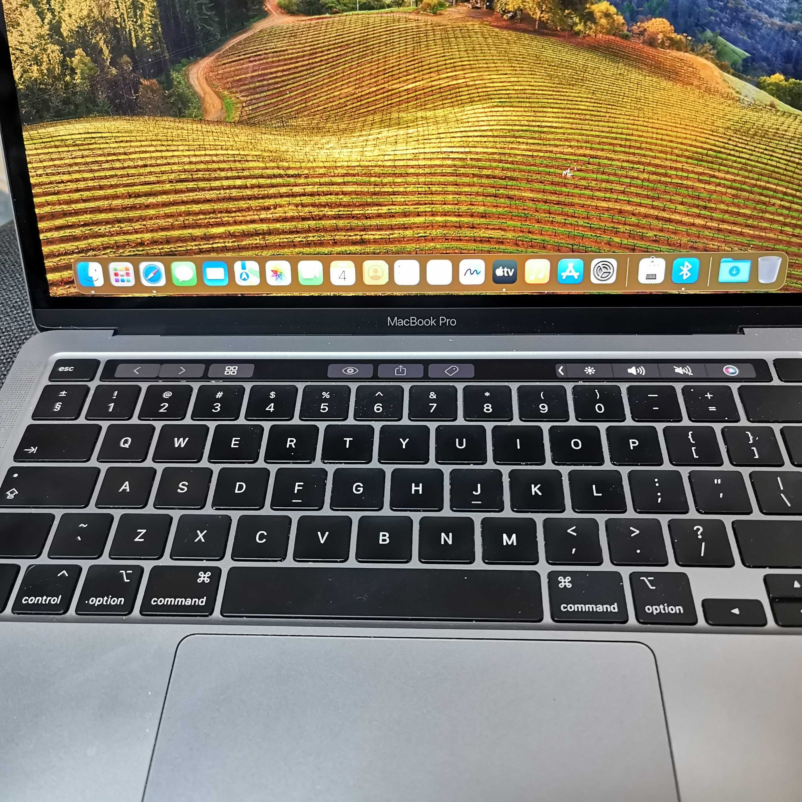 MacBook Pro Retina 13 2020 16GB RAM, 512GB SSD 4x ThunderBolt 3 Ports