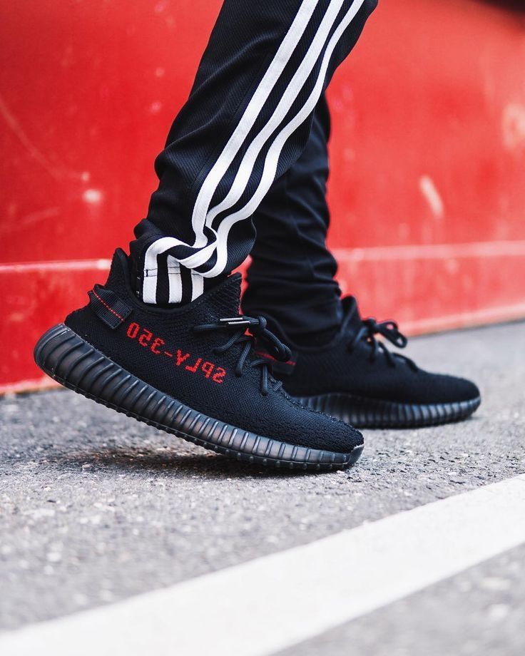 Маратонки Yeezy Adidas оригинални номер 42 черен цвят мъжки модел