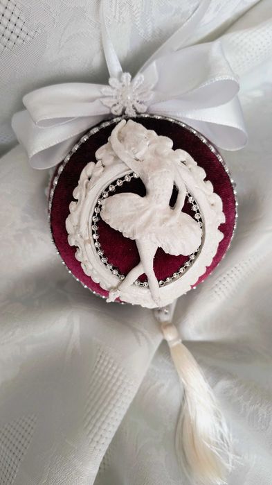 Коледни топки - ръчно изработени