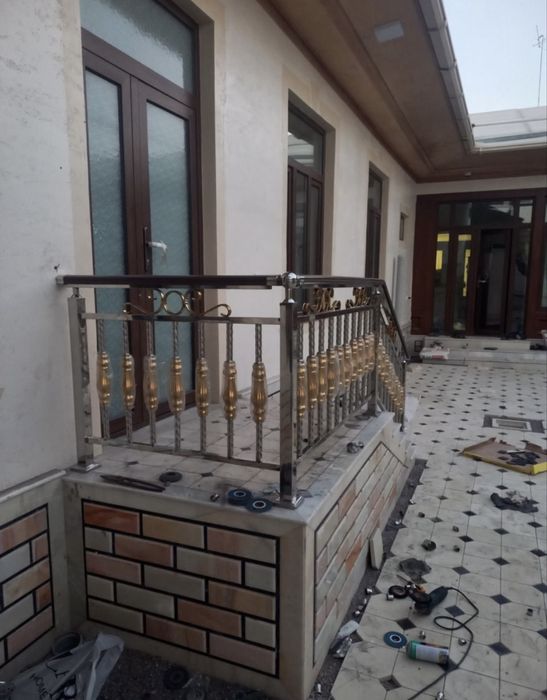 Перила из нержавейки навес из стеклянний