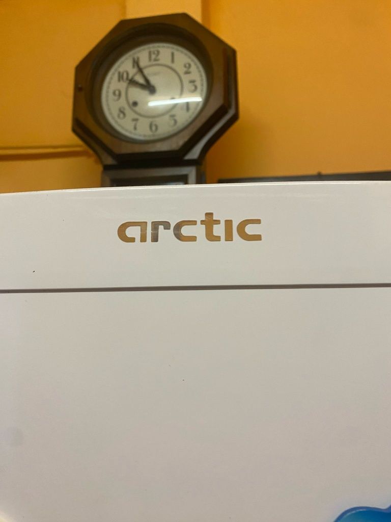 Vând frigider arctic A+