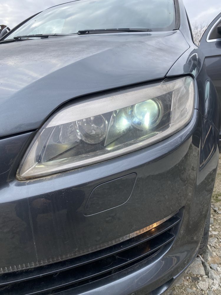 Faruri Xenon St/Dr Audi Q7 (4L)Pret 1400 lei bucata in stare perfecta