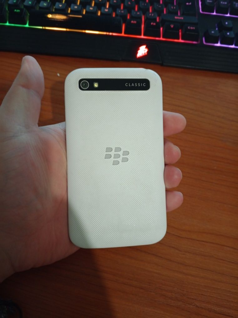 BlackBerry  Q20 Classic White