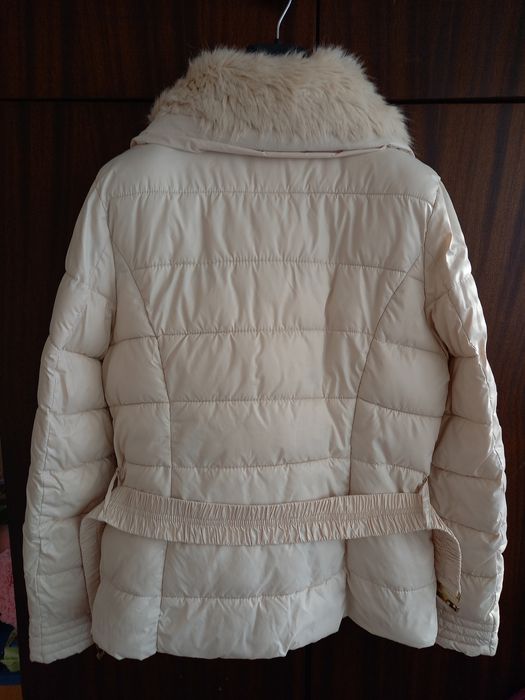 Продавам детско яке.