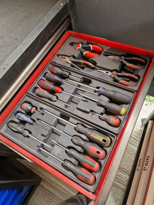 Dulap yato 6 sertare cu scule plus pistol impact yato