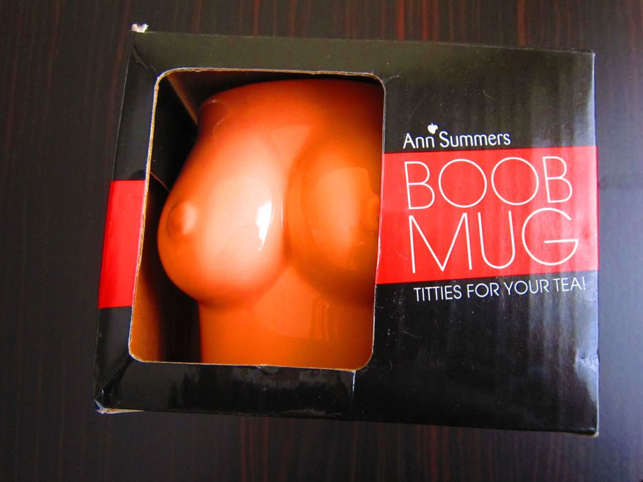 Чаша за Чай и Кафе във форма на Женски Гърди  Англия