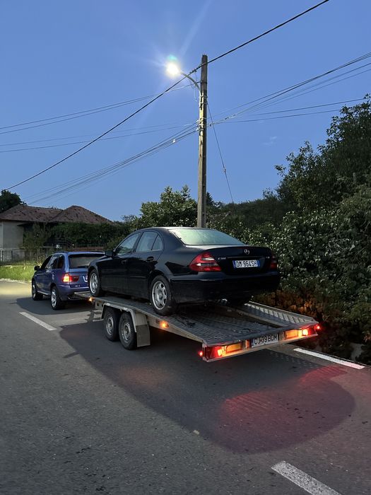 Dezmembrez mercedes e200