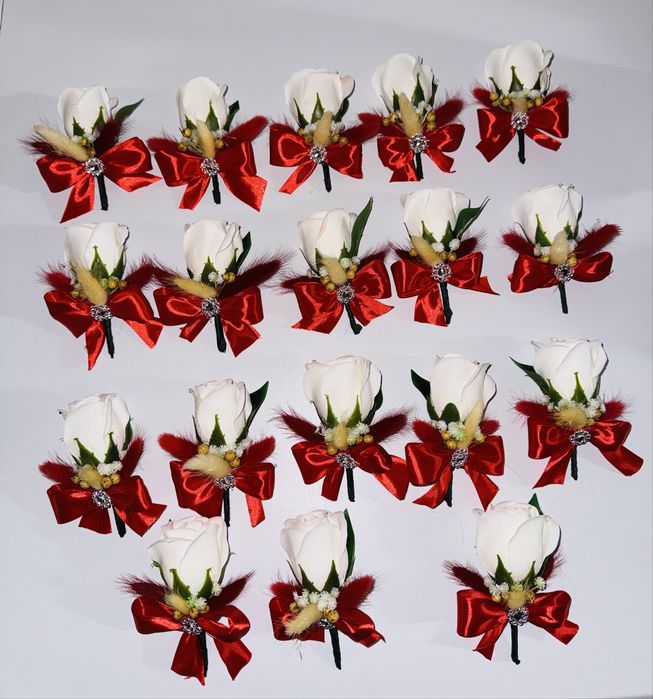 Set lumanari de nunta .Buchet de mireasa +nase+cocarda naș si mire .