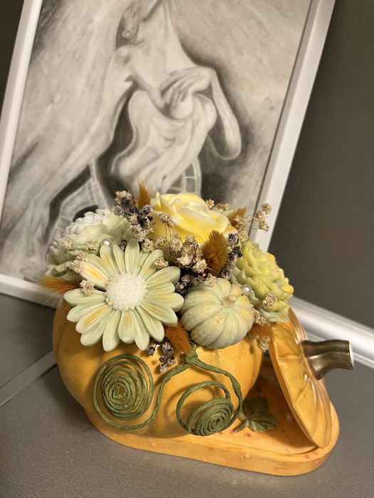Соев букет в керамична тиква