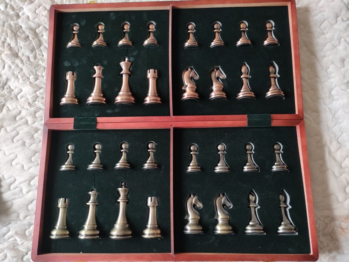 Vând șah piese bronz