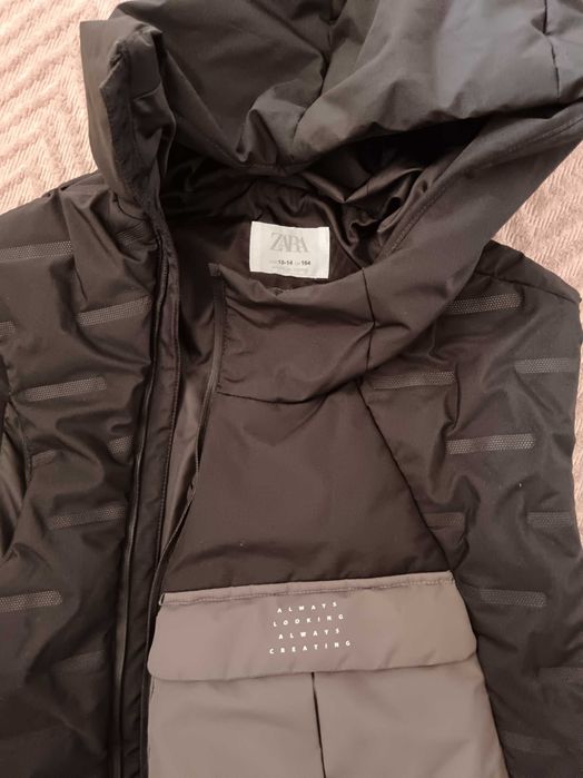 Vestă neagra băieți .Zara mărimea  164.. 13...13 ani