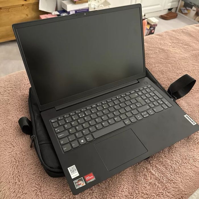 Laptop Gaming Lenovo AMD Ryzen 5 7520u nou.Laptop ACER nou