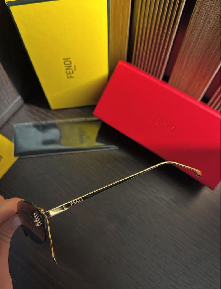 Слънчеви очила FENDI