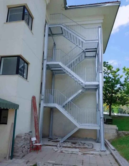 Scară zincate la comanda în toată tara oferim și montaj