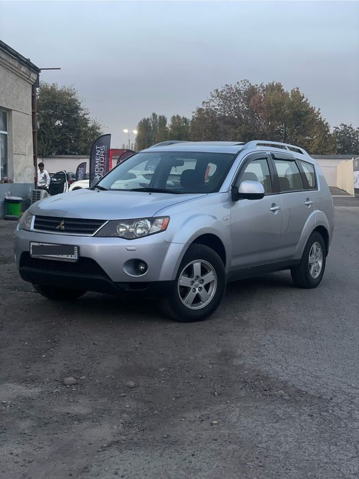 Mitsubishi Outlander AWD avtomobili sotiladi !