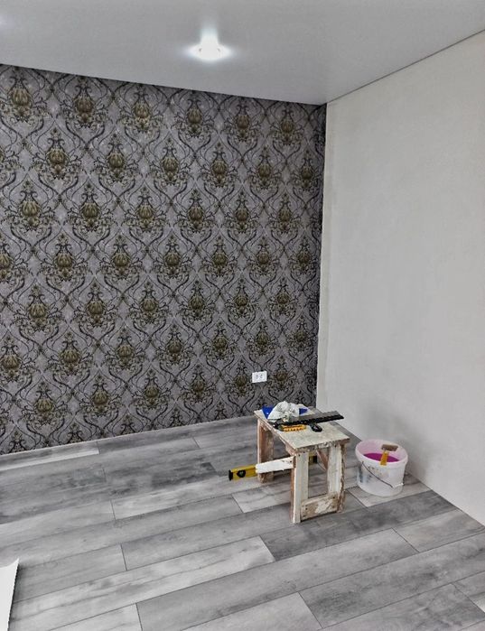 Наклеим обои недорого