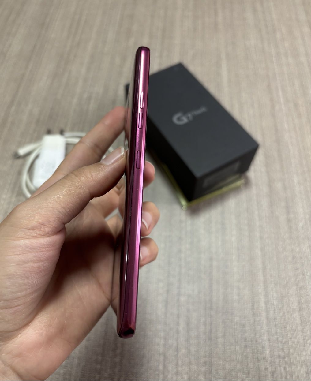 LG G7 розовый 64 гига