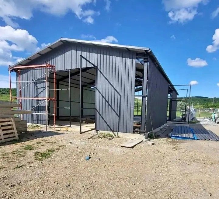 Vând hală metalică 8 x 20