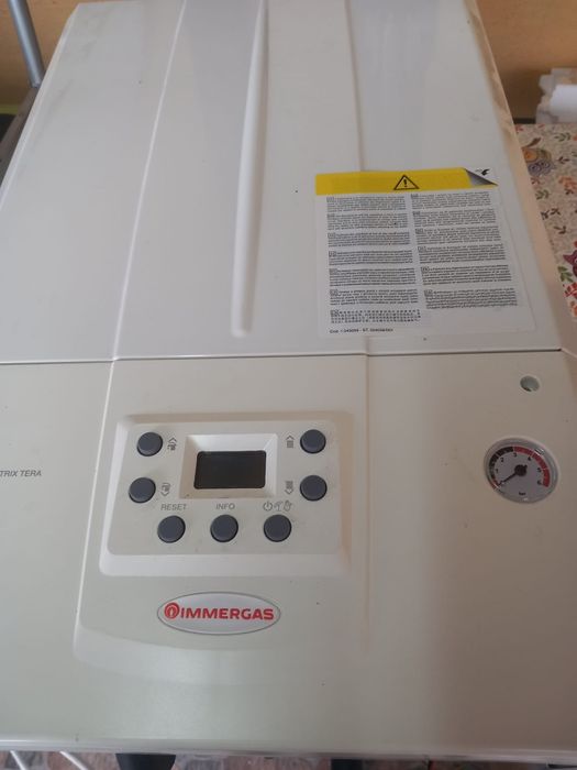 Vând centrală termică Immergas