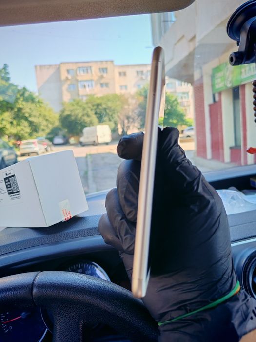 Vând huawei p smart