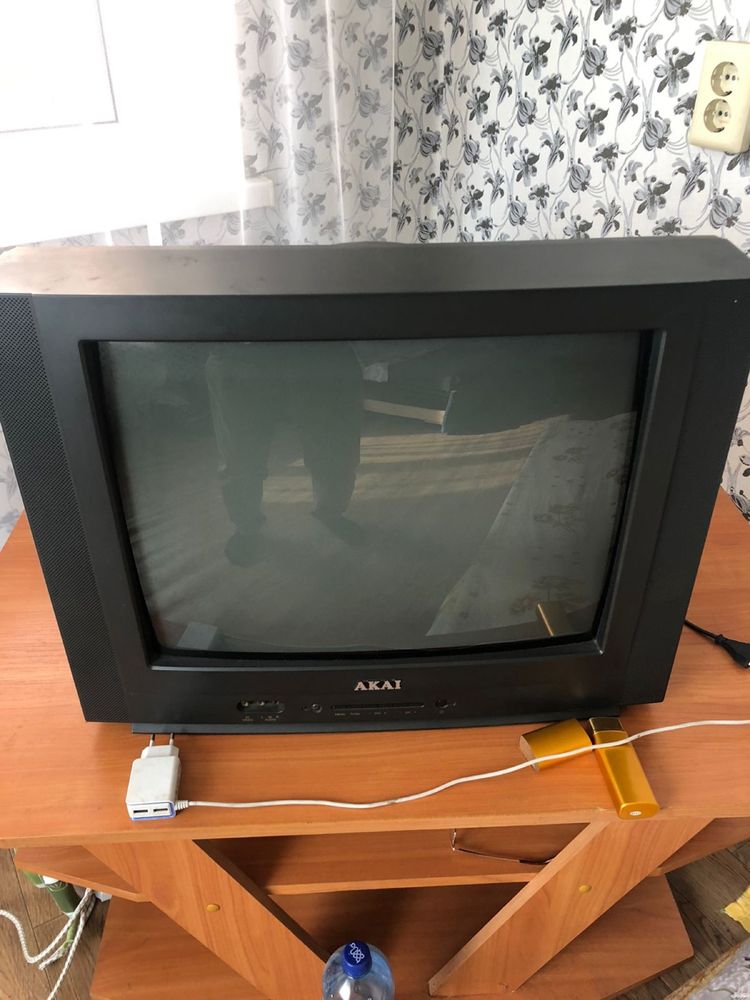 Телевизор AKAI (55см)