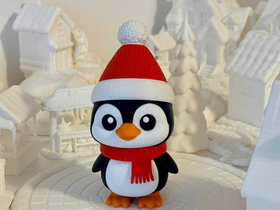 Pinguin decorativ de Crăciun: Imprimat 3D, finisat manual