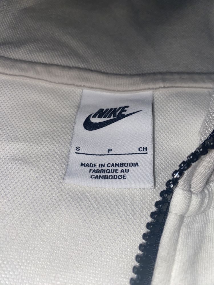 hanorac nike authorized personnel only