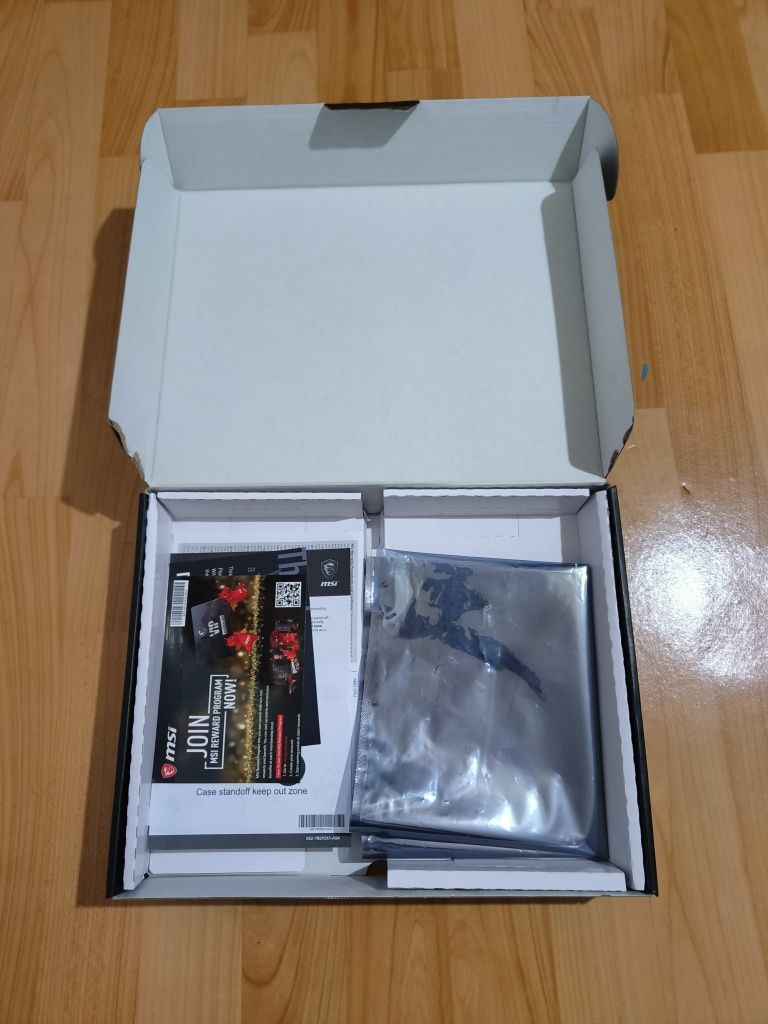 Продам материнскую плату MSI Z490 A-PRO