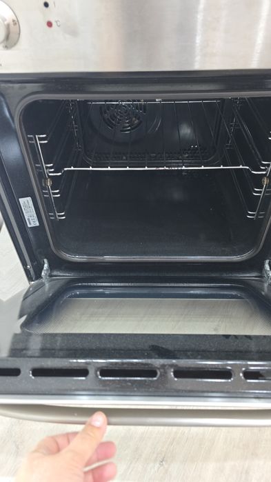 Продам духовку встроенную