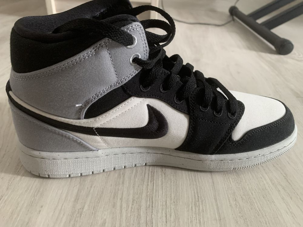 Vând Jordan 1 Mid