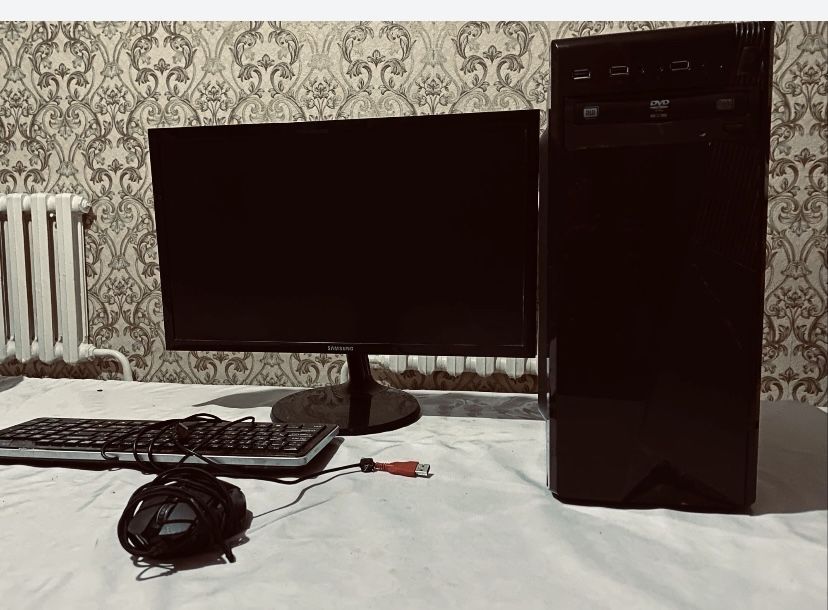 Комп сатылады мониторымен.