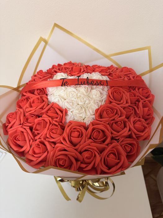 Aranjament trandafiri spuma