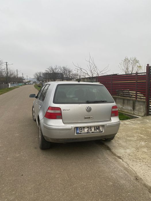 Vând Volkswagen golf