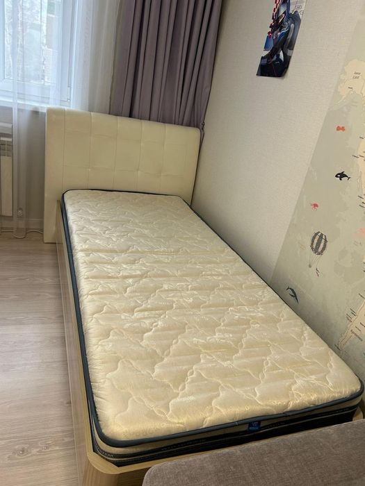 Кровать односпальная с матрасом