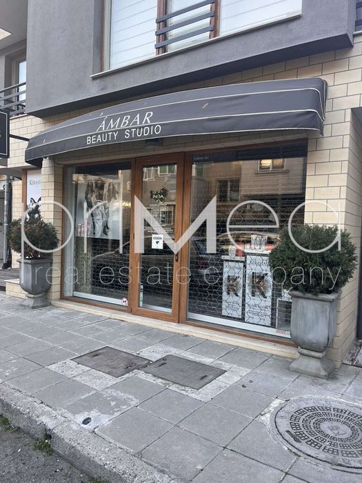 Дава се под наем Магазин в Благоевград, Идеален център - 130 кв.м за 1530 € - Снимка #8