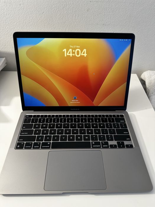 Macbook Air  13” m1 Late 2020 8 GB RAM 256 GB storage