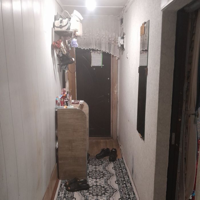 Сергели Спутнике 1.  2 х комнатную квартиру в деревянном доме 1/2