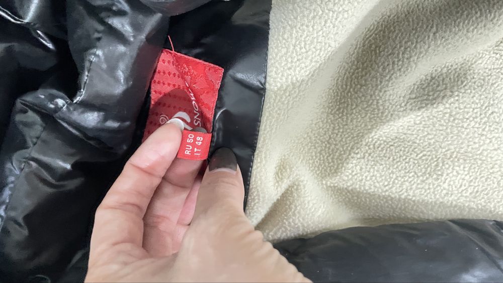 Продам зимнюю куртку для девочек 12-14 лет