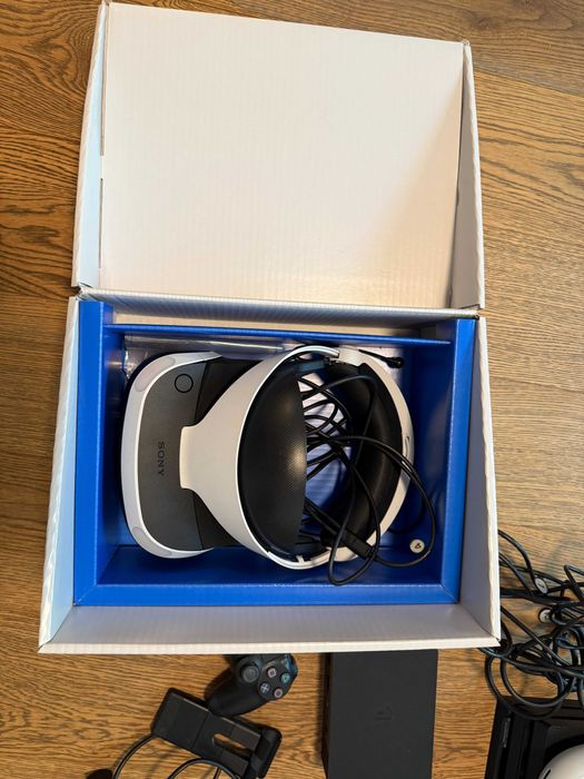PlayStation 4 Pro 1TB + PlayStation VR + Accesorii complete